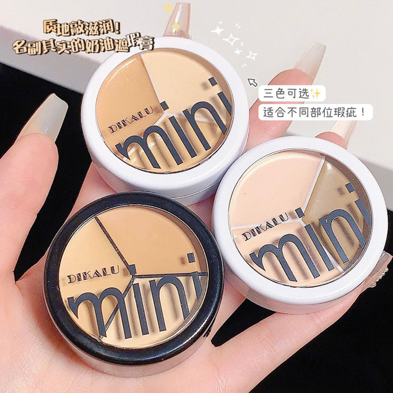 DIKALU Three-Tone Concealer Palette: A multi-purpose set for covering facial blemishes, acne scars, dark circles, and tear troughs