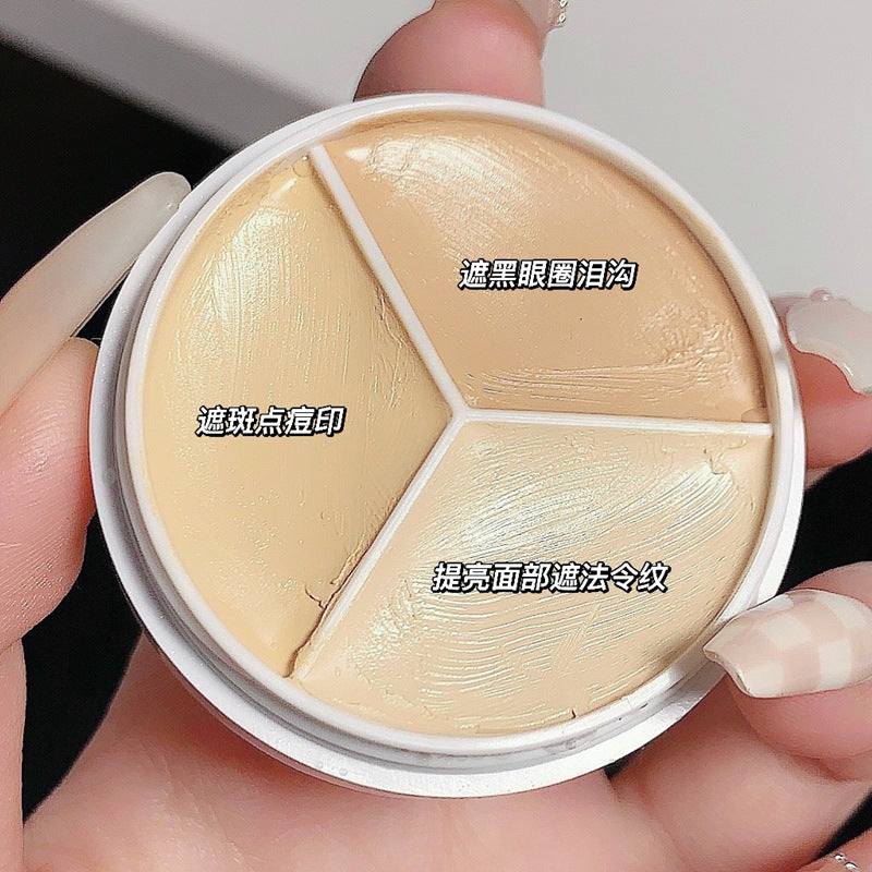 DIKALU Three-Tone Concealer Palette: A multi-purpose set for covering facial blemishes, acne scars, dark circles, and tear troughs