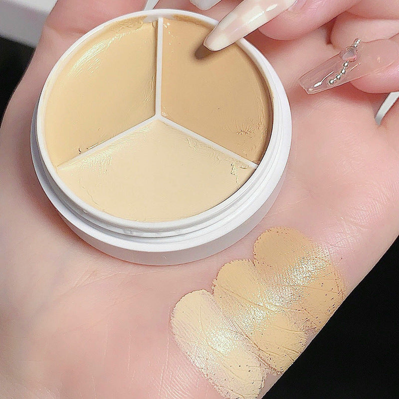 DIKALU Three-Tone Concealer Palette: A multi-purpose set for covering facial blemishes, acne scars, dark circles, and tear troughs