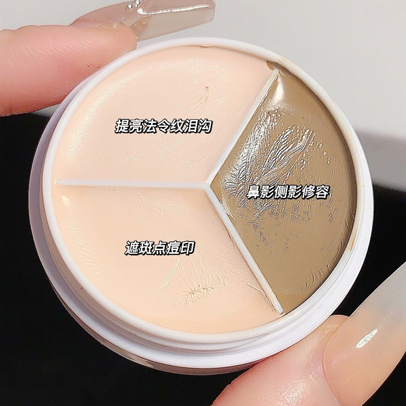 DIKALU Three-Tone Concealer Palette: A multi-purpose set for covering facial blemishes, acne scars, dark circles, and tear troughs