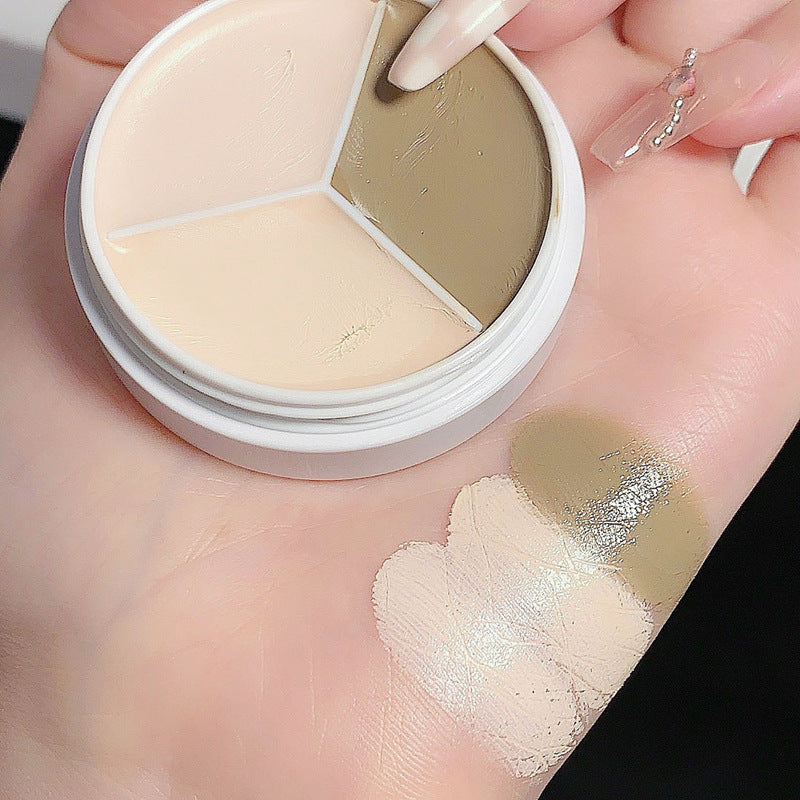 DIKALU Three-Tone Concealer Palette: A multi-purpose set for covering facial blemishes, acne scars, dark circles, and tear troughs