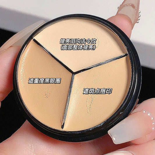 DIKALU Three-Tone Concealer Palette: A multi-purpose set for covering facial blemishes, acne scars, dark circles, and tear troughs