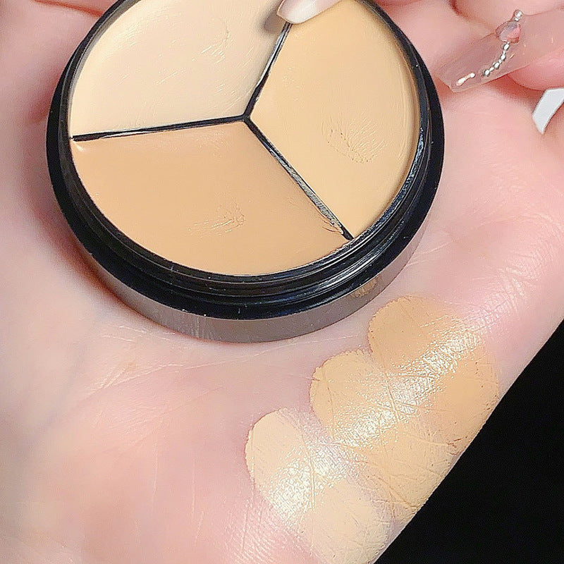 DIKALU Three-Tone Concealer Palette: A multi-purpose set for covering facial blemishes, acne scars, dark circles, and tear troughs