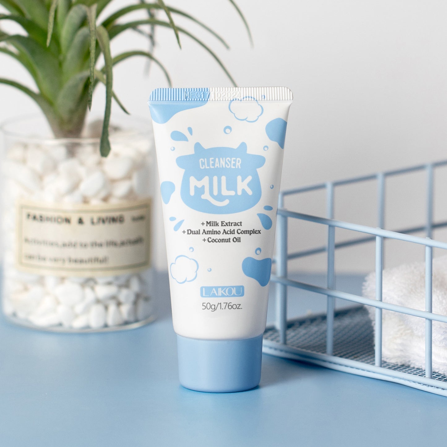 LAIKOU Gentle Milk-Based Facial Cleanser 50g, Effectively Cleanses The Face, Unclogs Pores And Removes Oil, Features a Soft Foaming Texture